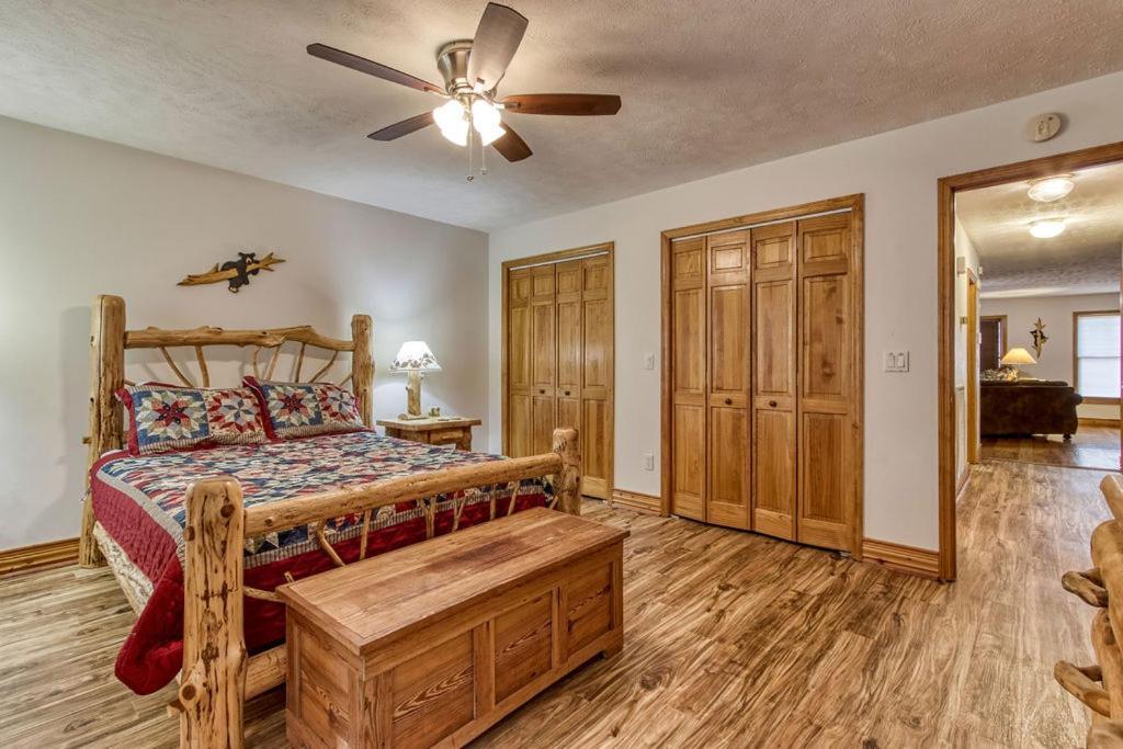 The Nuthouse Ii, Pool Table, Wifi, 1089 Free Tickets Each Paid Day, Dollywood And More Sevierville Quarto foto